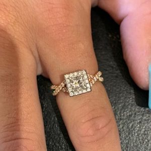 Ladies Engagement Ring